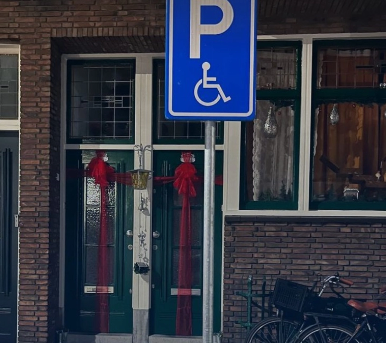 Politie bekeurt foutparkeerders